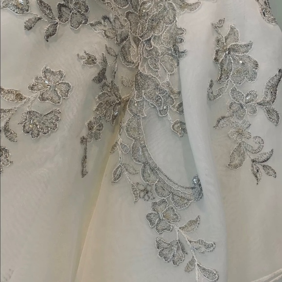 New! Maggie Sottero Couture Wedding Gown Ivory - Picture 4 of 8